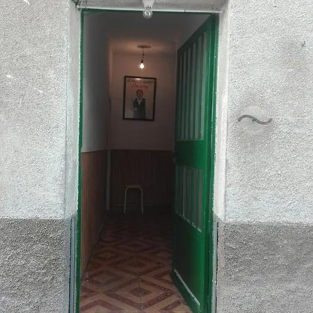 Calle Las Lanchas * Navaluenga